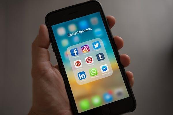 Araştırmanın ilk yazarı olan David Lee, “Görünüşe göre iltihaplanma, sosyal medya kullanımını artırmakla kalmıyor, aynı zamanda sosyal medyayı diğer kullanıcılarla etkileşim kurmak için de kullandığımızı gösteriyor...