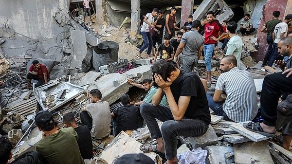 65 bin 900'den fazla kişi ağır yaralandı. 7 Ekim'den bu yana 100 binden fazla Filistinlinin öldürüldüğü veya kaybolduğu bildiriliyor. Bu sayıya, enkaz altında öldüğü tahmin edilenler de dahil.