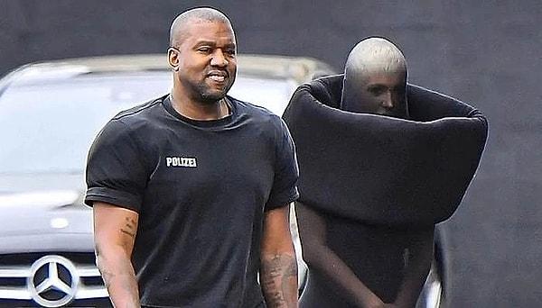20. Uzun süredir birliktelik yaşayan Kanye West ve Bianca Censori çifti, son dönemlerde gündemden düşmüyorlar. Geçtiğimiz günlerde Bianca Censori'nin doğum gününü kutlamak için Instagram hesabından paylaşım yapan Kanye West, eski karısı Kim Kardashian'a da giydirmeyi ihmal etmedi.