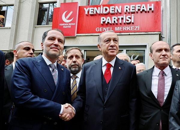 Cumhurbaşkanı adayı olacağını açıklayan Yeniden Refah Partisi lideri Fatih Erbakan ise Cumhurbaşkanı Recep Tayyip Erdoğan lehine yarıştan çekilmişti.