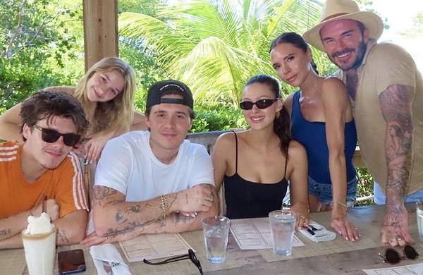 Victoria Beckham ile arasını düzelten Peltz ailenin düzenlediği tatillere de katılır olmuştu. Hatta en son Bahamalar tatilinde kameralara sevgi dolu pozlar vermişlerdi.