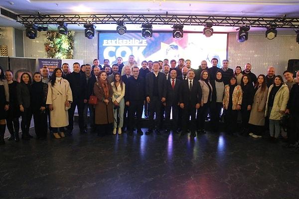 31 Mart'ta yapılacak yerel seçimlerde AK Parti'den Büyükşehir Belediye Başkan adayı gösterilen İdris Nebi Hatipoğlu, 10 Ocak Gazeteciler günü vesilesiyle kentte çalışan basın çalışanlarıyla bir araya geldi.