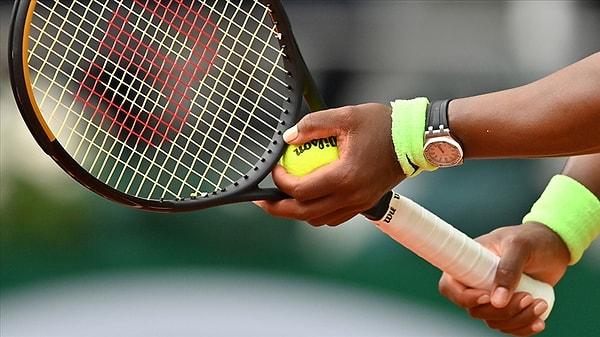 9. Grand Slam turnuvalarından biri olan Wimbledon Tenis Turnuvası, hangi zeminde oynanır?