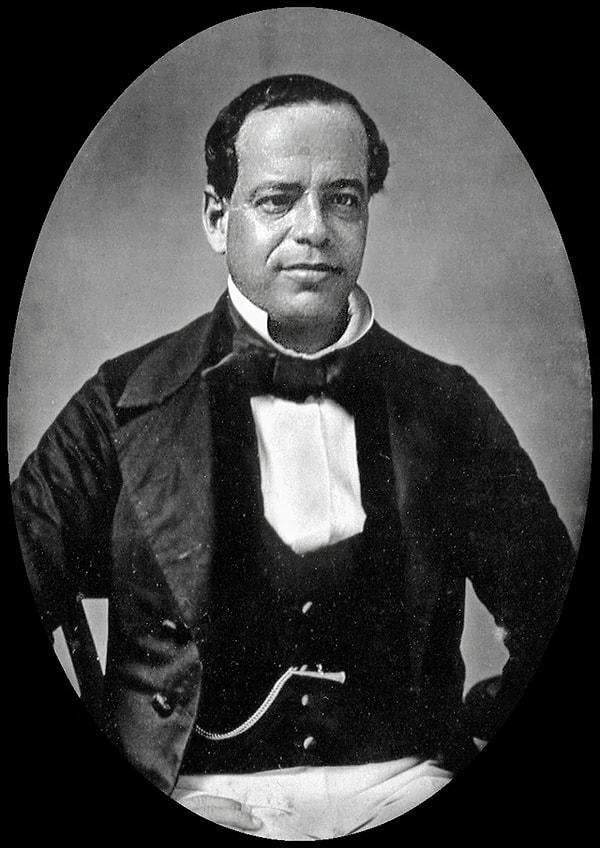 1. Meksikalı general ve Başkan Antonio Lopez De Santa Anna'nın bilinen tek fotoğraflarından biri. Antonio, Meksika'da 11 kez iktidara gelmesi ve 1848'de Meksika'nın yarısından fazlasını ABD'ye kaptırmasıyla ünlüdür.  Bugüne kadar bazıları onu Meksika tarihindeki en kötü adam olarak görüyor.