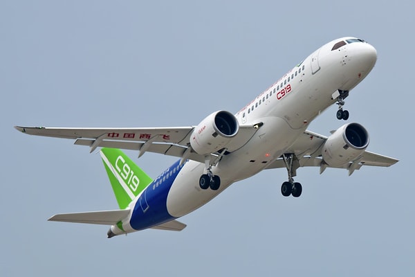 C919'un piyasaya sürülmesi, Çin'in Boeing ve Airbus'ın hakim olduğu yolcu uçağı pazarında daha etkin bir rol almasının bir işareti olarak görülüyor.