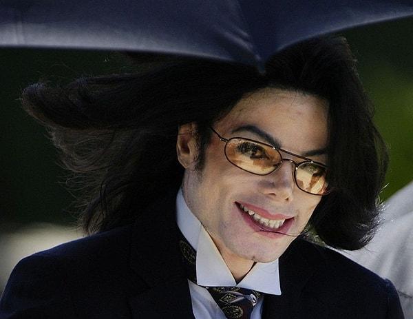 'Popun Kralı' lakabıyla bilinen Michael Jackson dünyanın en popüler şarkıcılarından biri. Hatırlarsanız 2009 yılında daha 51 yaşındayken hayatını kaybetmişti.