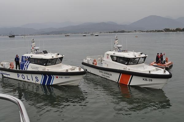 Olayı gören vatandaşların durumu ekiplere bildirmesi üzerine deniz polisi, kıyı emniyeti ve sahil güvenlik ekipleri olay yerine intikal etti.