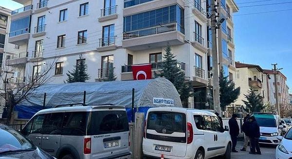 Acı haberler gece saatlerinde baba ocaklarına ulaşmaya başladı. 9 kahraman Türk askerinin şehit haberini alan ailelerin evine de ateş düştü.