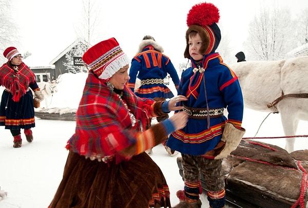 8. "İsveç yıllarca ülkelerindeki yerel Sami halkını katletti ve asimile etti."