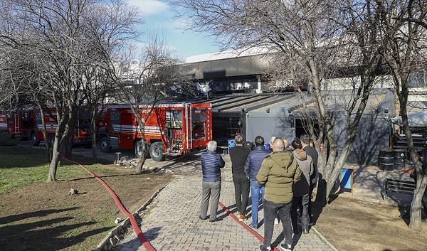 Yangının ardından olay yerine itfaiye, 112 Acil Sağlık ve polis ekipleri sevk edildi. Yangın nedeniyle, restoranda bulunan personel ile alışveriş merkezinde bulunanlar tahliye edildi.