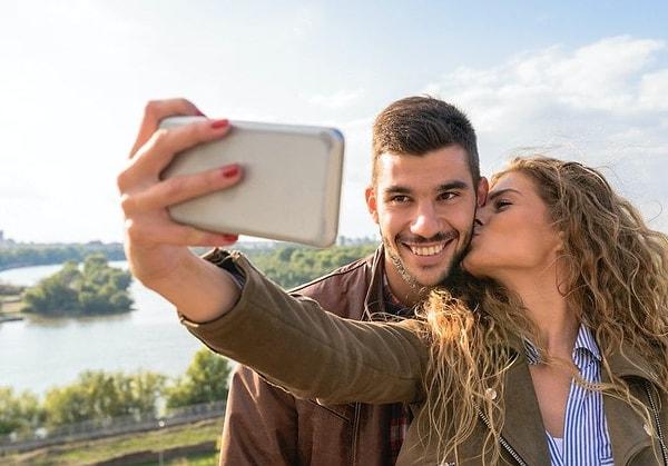 4. Bir ilişkiye başladığında, birlikte fotoğraflarınızı ne kadar sürede sosyal medyada paylaşırsın?