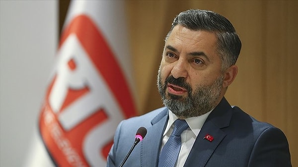 Şengör'ün açıklamalarına cevap veren RTÜK Başkanı Ebubekir Şahin ise "O isminin başında prof olan arkadaş kendi işine baksın." ifadelerini kullanmıştı.