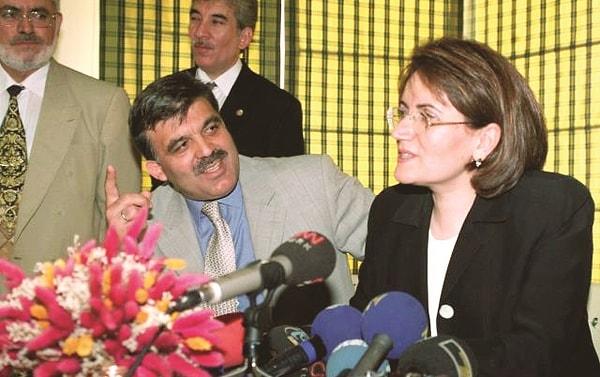 Fazilet Partisi içindeki yenilikçi kanat, Abdullah Gül önderliğinde partiden kopmuş ve yeni bir hareket oluşturmak için çalışmalarını hızlandırmıştı.