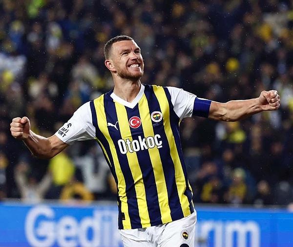 Fenerbahçe'nin 37 yaşındaki Boşnak yıldızı Edin Dzeko ile tanıştıkları anları Instagram hesabından paylaşan Amra Silajdzic-Dzeko'nın hikayesi çok beğenildi.