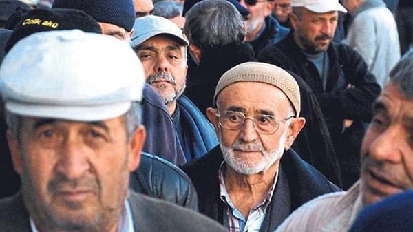 Cumhurbaşkanı Recep Tayyip Erdoğan, SSK ve Bağ-Kur emeklilerine yüzde 5 ek zam yapılacağını açıkladı. Böylece en düşük emekli maaşı 10 bin TL oldu.