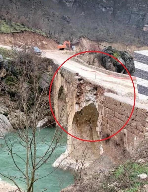 Yüklenici firma, dinamit kullanarak gerçekleştirdiği çalışma nedeniyle, 2. Abdulhamid dönemine ait olan bu tarihi köprüye hasar verdi.