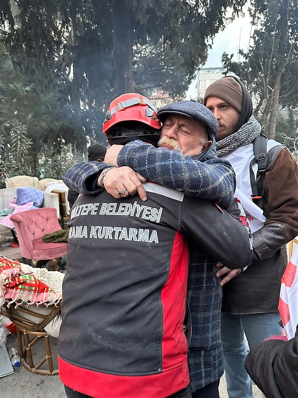 Hatay'da enkaz altındaki yaşam savaşı 6 gün süren tiyatrocu kızından sonra yüreğimizi yakmaya devam etti.