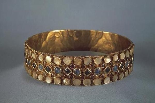 Orta Çağ'ın ilk dönemleri mücevher için uygun değildi.
