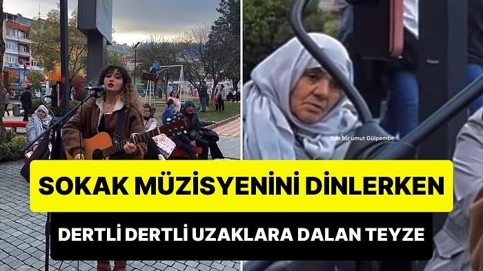 'Gülpembe' Şarkısını Söyleyen Sokak Müzisyenini Dinlerken Dertli Dertli Uzaklara Dalan Teyze