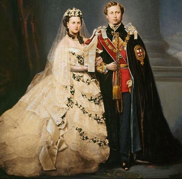 Moda dünyasında doğru zamanı belirleyen isimler Galler Prensi Edward ve eşi Alexandra olmuştu.