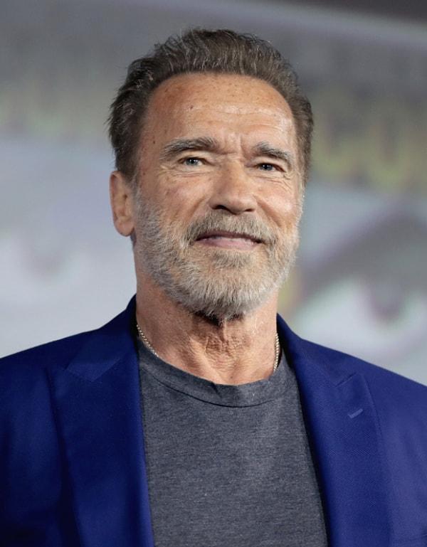 300 Milon dolarlık servetiyle Amerika'nın en zengin oyuncularından biri olan Arnold Schwarzenegger havaalanında gümrük polisi tarafından göz altına alındı.