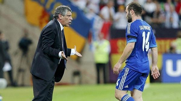 2010 Dünya Kupası’nın ardından Yunanistan’ın efsane teknik direktörü Otto Rehhagel’den görevi devraldı. İşi çok zordu çünkü devraldığı takım 6 sene önce Avrupa'nın zirvesine çıkmıştı. Yunanistan, 2010’da gruplardan çıkmayı başaramadı. Santos ve Yunanistan’ın ilk turnuvası EURO 2012 oldu.