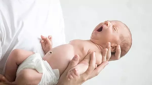 Hala devam eden bu tip sebepsiz bebek ölümleri hakkında uyaran doktor, "Üzerklik otu bebeklere zarar verir. Bu tip otları yakarak ya da farklı şekillerde bebeklere koklatmayın" diye de uyardı.