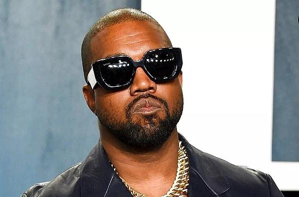 3. "Bir insanın en ufak bir hareketi bile bir internet meme'i olamaz ya!" Dedirten 46 yaşındaki ünlü rapçi, şarkıcı, söz yazarı, plak yapımcısı ve moda tasarımcısı Kanye West (Ye) yine gündeme bomba gibi düşüyor. Instagram hikayesinde paylaştığı yepyeni dişlerini görenler hayrete düştü.