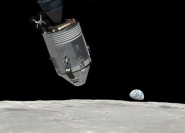 7. “Apollo 8”, 1968’in aralık ayında Ay yörüngesinde dolaşan ilk insanlı uzay aracı oldu.