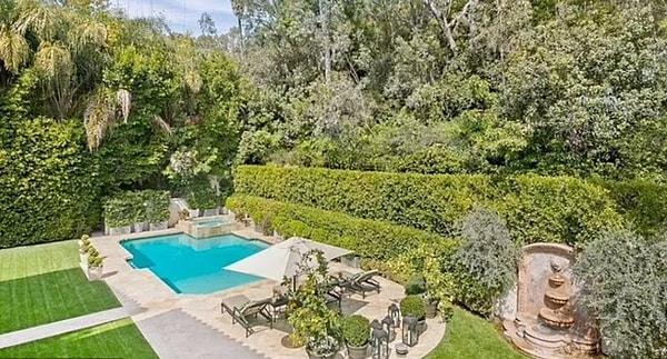 Vergara'nın Beverly Hills'deki şatafatlı evi, 2022 yılında ilk kez satışa çıktığında tam 19.6 milyon dolara listelendi.