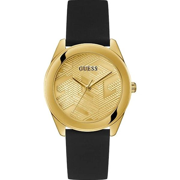 11. Gold ve siyahın müthiş uyumunu yansıtan Guess marka kadın kol saati.