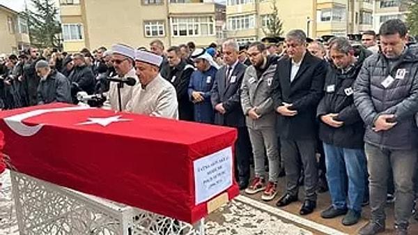 Yurt dışı görevinde rahatsızlanması üzerine tedavi için getirildiği Ankara'da hayatını kaybeden polis memurunun cenazesi, memleketi Karabük'te toprağa verildi.