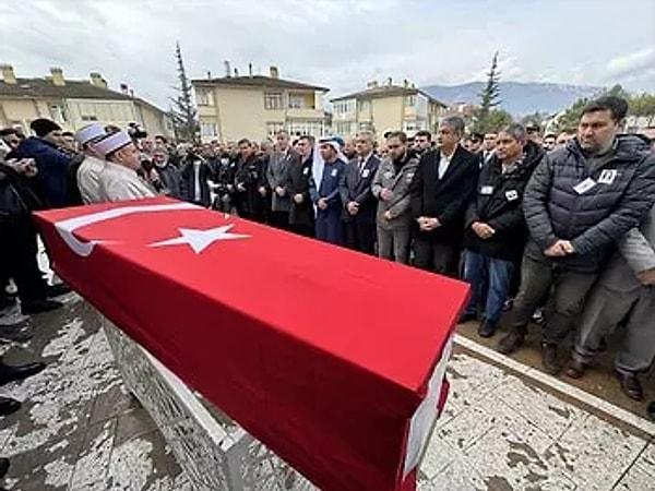 Polis memuru Fatma Akın Akıllı (34) için Safranbolu Merkez Camisi'nde cenaze töreni düzenlendi. İl Müftüsü Ercan Aksu tarafından öğle vakti kıldırılan namazın ardından Akıllı'nın cenazesi, Tokatlı köyündeki aile mezarlığında defnedildi.