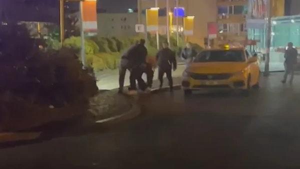 DHA'nın haberine göre, Mecidiyeköy'de 19 Ocak saat 23.30 sıralarında bir taksi şoförü ile kadın yolcu arasında henüz bilinmeyen bir sebeple tartışma çıktı.