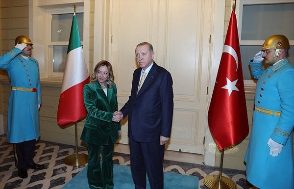 AK Parti İstanbul İlçe Belediye Başkan Adayları Tanıtım Toplantısı'nı yapan Cumhurbaşkanı Recep Tayyip Erdoğan Vahdettin Köşkü'ne geçtikten sonra İtalya Başbakanı Giorgia Meloni ile bir araya geldi.