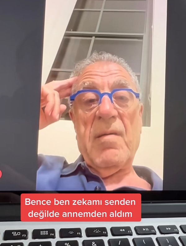 Baba kızın en sevilen videoları ise görüntülü konuşma anlarında ettiği sohbetler.