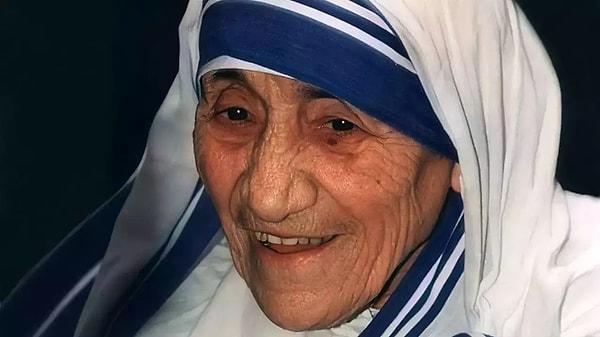12. "Rahibe Teresa'nın verdiği sağlık hizmetleri merkezlerinde önemli sağlık kuralları bilerek görmezden gelindiği ve Teresa'nın bundan haberdar olduğu gizlenmeye çalışılan bir gerçek."