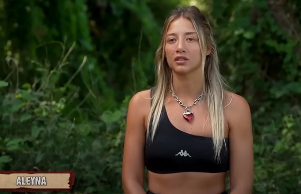 Suların bir türlü durulmadığı Survivor All Star'da kırmızı takımın yenilmesiyle konsey toplandı. Genelde kavgaların gündem olduğu konseyde bu defa Aleyna'nın bir hareketi viral oldu.