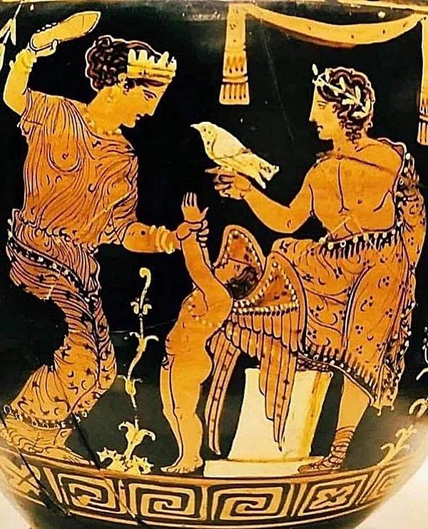 6. M.Ö 360 yılından kalma bir vazonun üzerinde betimlenmiş olan Afrodit'in oğlu Eros'u sandaletiyle tehdit ettiği sahne.