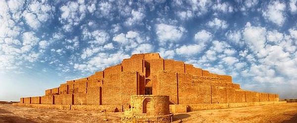 3. Ziggurat terimi, Akadların ziqaru kelimesinden türetilmiştir.