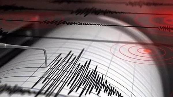 Kırgızistan-Sincan sınır bölgesinde 7 büyüklüğünde deprem meydana gelirken depremin, yerin 13 kilometre derinliğinde oluştuğu bildirildi.