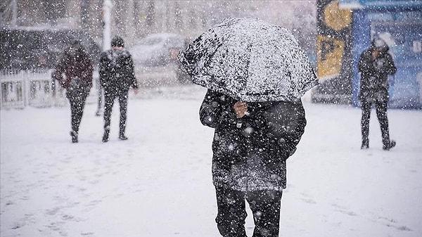 Yurdun bazı illeri 2024 yılını kar yağışıyla karşılarken, balkanlardan gelen soğuk hava İstanbul’a kar yağışını getiremedi.