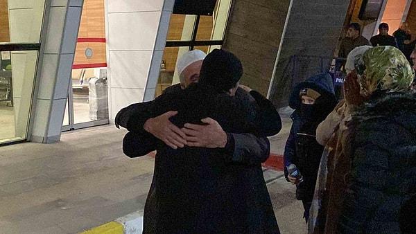 Edinilen bilgiye göre, dün 16.30’da Medine’de bulunan Prens Muhammed Bin Abdülaziz Havalimanı’ndan 170 kişilik umre kafilesini, Kastamonu’ya ulaştırmak için havalanan, Mavi Gök Airlines şirketine ait uçakta, kalkıştan 1 buçuk saat sonra sahipsiz bir çanta bulundu.