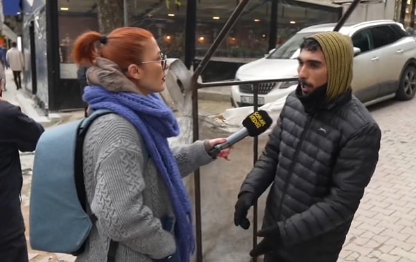 Geçinebilmek için kağıt toplayıcılığı, dilencilik yaptığını belirten o vatandaş sözlerinin devamında ise, 'Her zaman AK Partiliyiz' dedi.