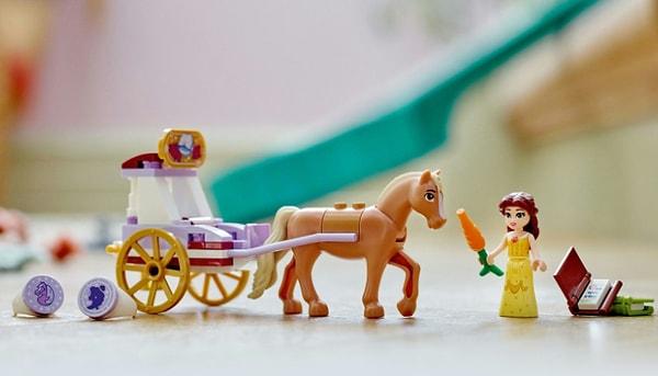 8. LEGO Disney Princess Belle'in Hikaye Zamanı At Arabası 43233