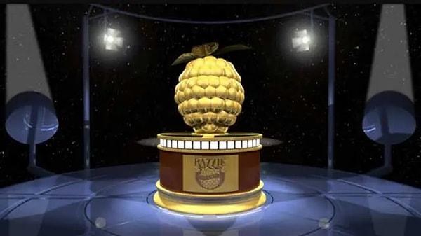 Bilmeyenler için Altın Ahududu Ödülleri sinema endüstrisindeki en kötü olarak seçilen filmlere verilen ödül.