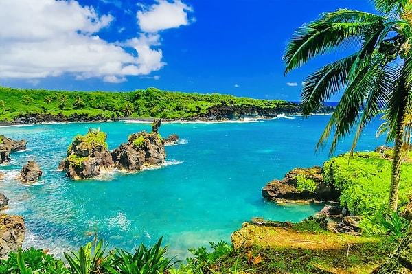 Hawaii'nin en popüler noktalarından Maui'de ise hayat yeniden canlanıyor.