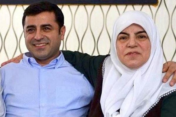Eski HDP Eş Genel Başkanı Selahattin Demirtaş, 4 Kasım 2016’dan bu yana tutuklu. Geçtiğimiz haftalarda babası Tahir Demirtaş’ı kaybeden Demirtaş'ın bugün annesi Sadiye Demirtaş’ın rahatsızlandığı öğrenildi.
