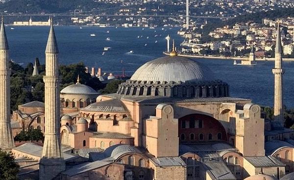 "Şaşırdık kaldık. Çünkü Bizans mozaikleri var, üst kat bir ibadet yeri değil, üstelik ibadet edenlerin görebileceği bir yer de değil..."