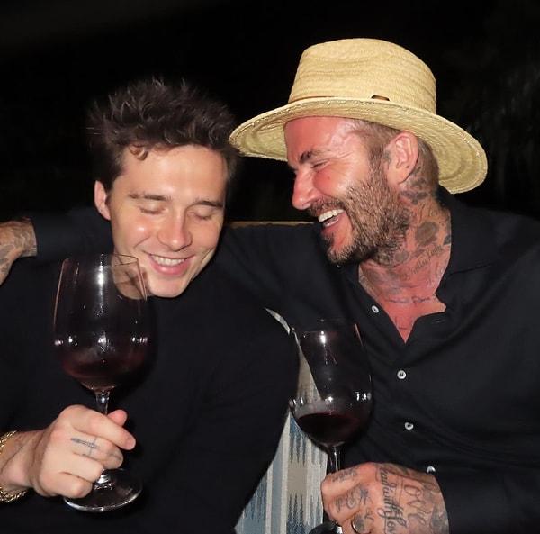 En büyük oğlu Brooklyn Beckham ile baba oğul pek bir yemeğe düşkünler. David Beckham'ın sadece yemeğe ayrılmış bir Instagram öne çıkarılanlar'ı var.